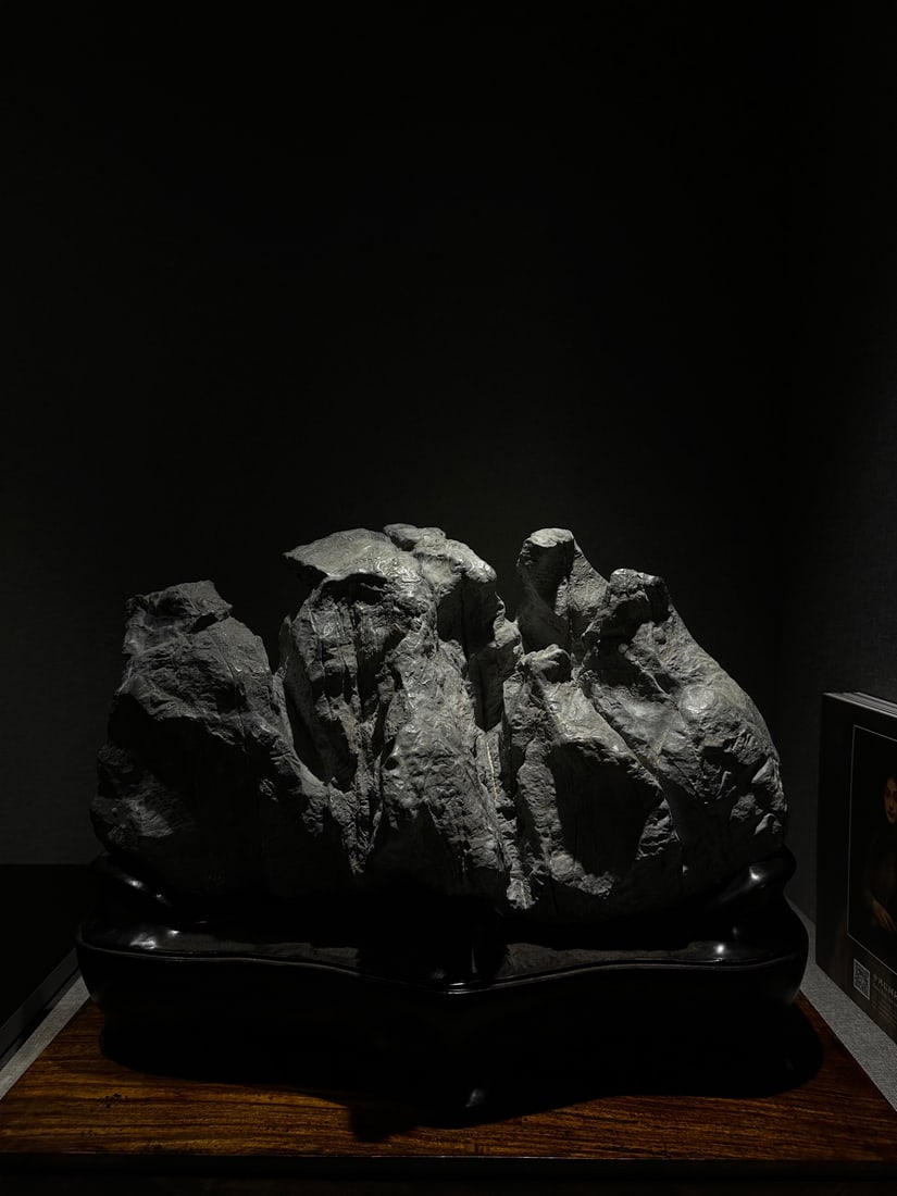 An Exquisite Lingbi Stone Rockery Ornament: An Exquisite Lingbi Stone Rockery Ornament Qing Dynasty, China Size:17.3inx13inx9.4in灵璧石山子摆件 中国清代 Size:44cmx33cmx24cm