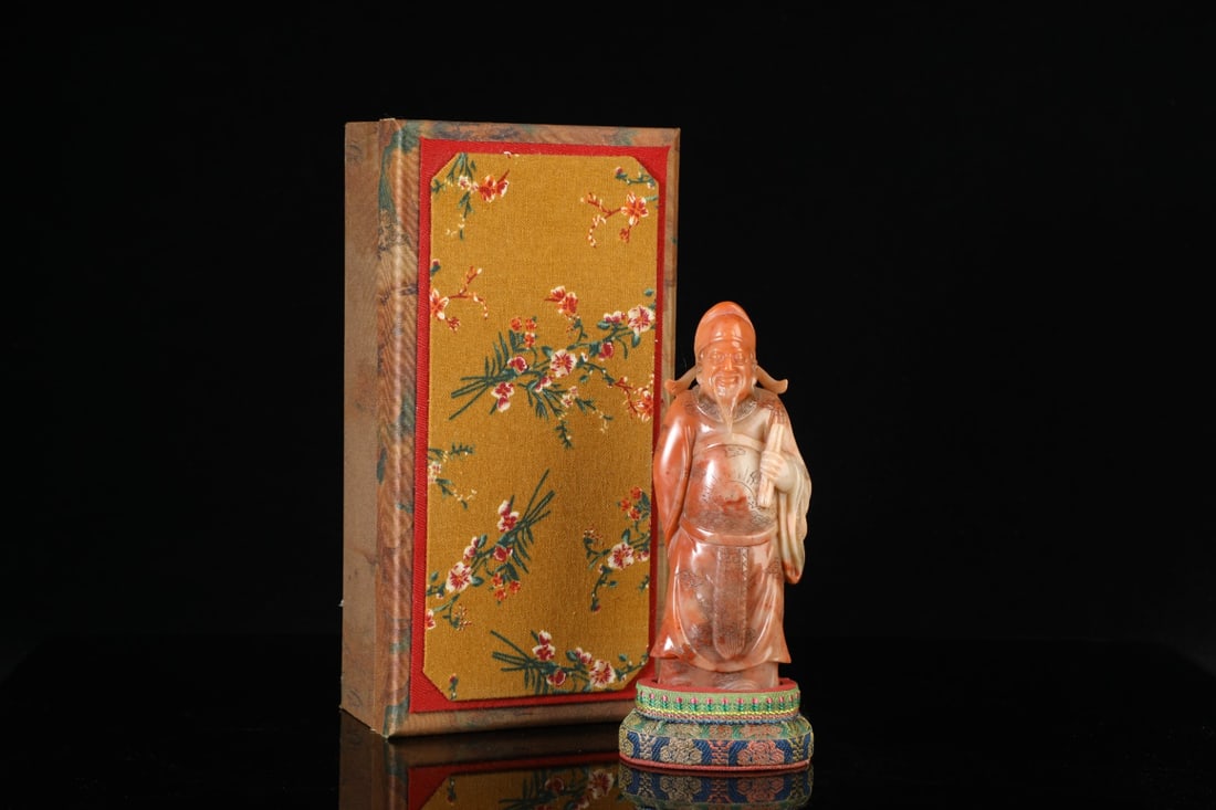 An Exquisite Shoushan Stone Statue of Mammon Ornament: An Exquisite Shoushan Stone Statue of Mammon Ornament Qing Dynasty, China Size:6.7inx2.6inx1.6in Weight:472g寿山石财神人物摆件