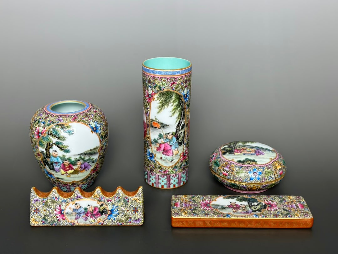 A Set of Fine Agate Red-Glazed Painted Gold Landscape and Figure Pattern Lotus Pattern Brush Pot (1 of 9)