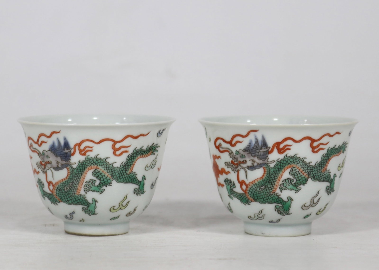 An Exquisite Wucai Blue and White Dragon Pattern Cup - 2