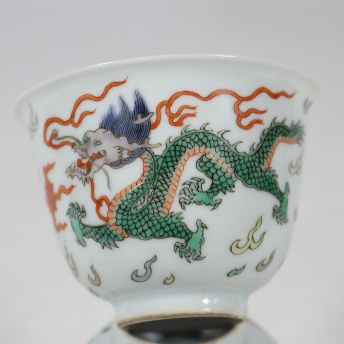 An Exquisite Wucai Blue and White Dragon Pattern Cup - 5