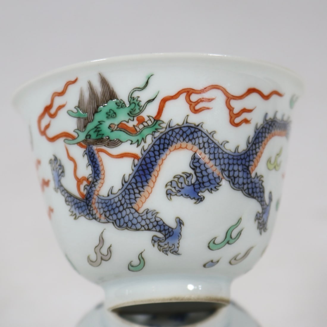 An Exquisite Wucai Blue and White Dragon Pattern Cup - 6