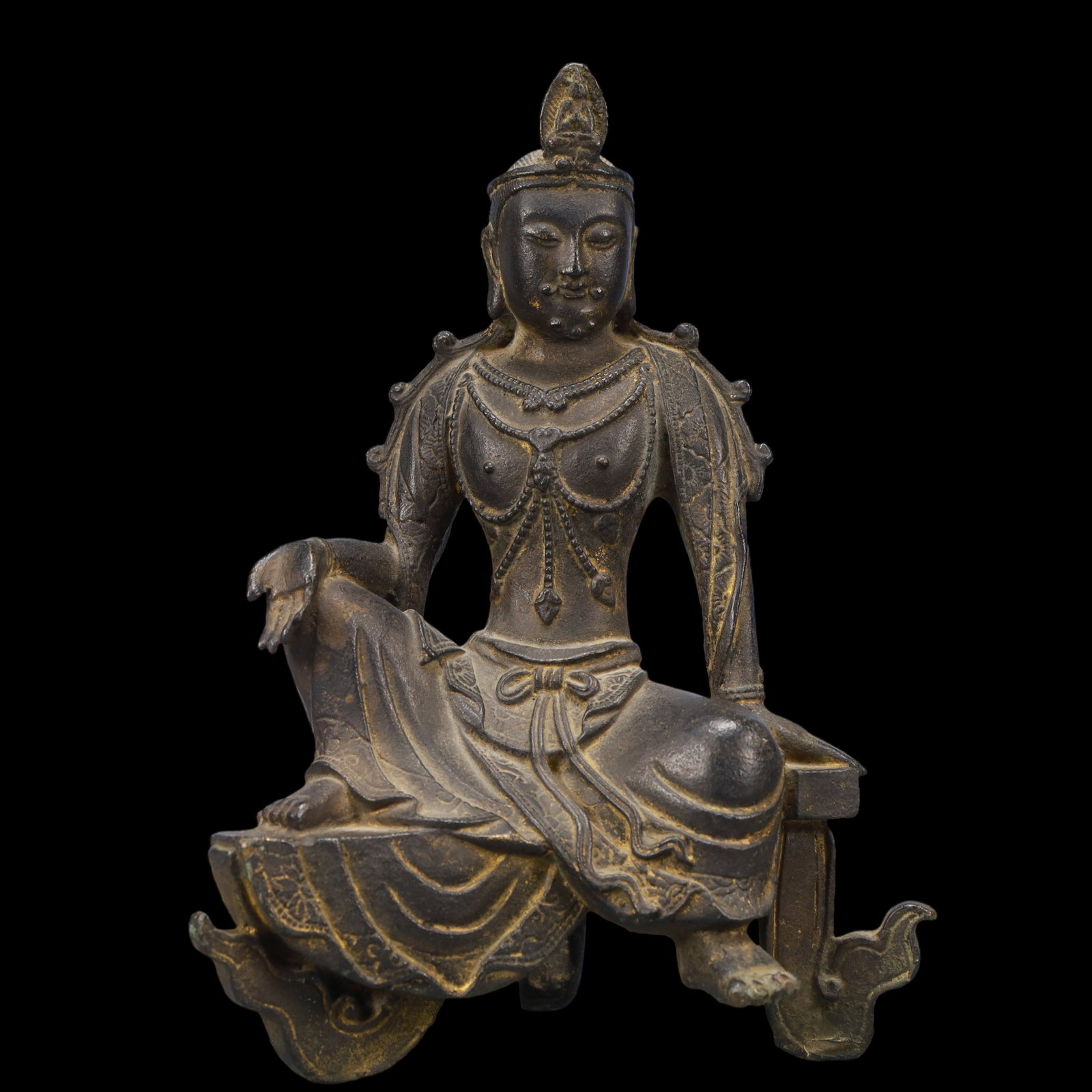 An Exquisite Bronze Statue of Amitayus: An Exquisite Bronze Statue of Amitayus Ming Dynasty, China Size:6.7inx5.9inx9.4in Weight:2150g铜无量寿佛像 中国明代 Size:17cmx15cmx24cm