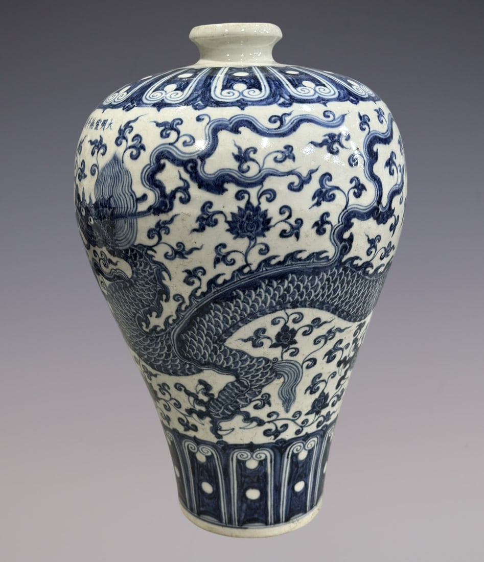 An Exquisite Blue and White Dragon Pattern Lotus Pattern Vase - 3