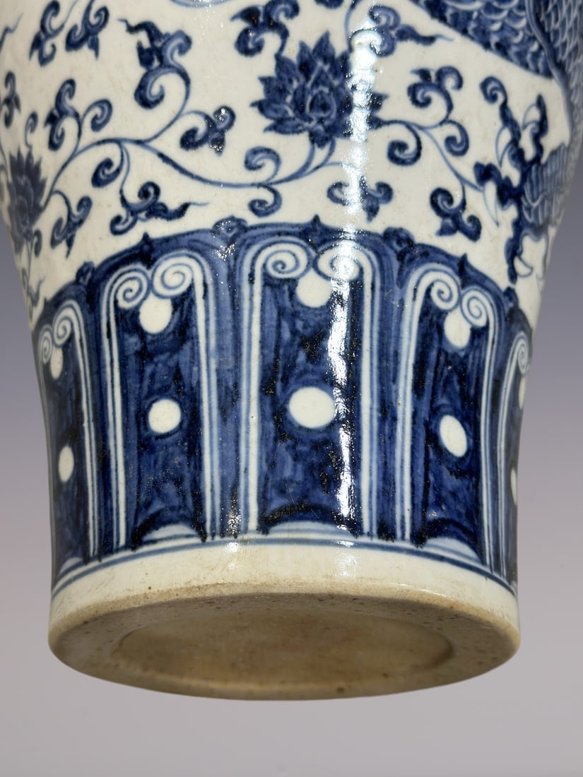 An Exquisite Blue and White Dragon Pattern Lotus Pattern Vase - 8