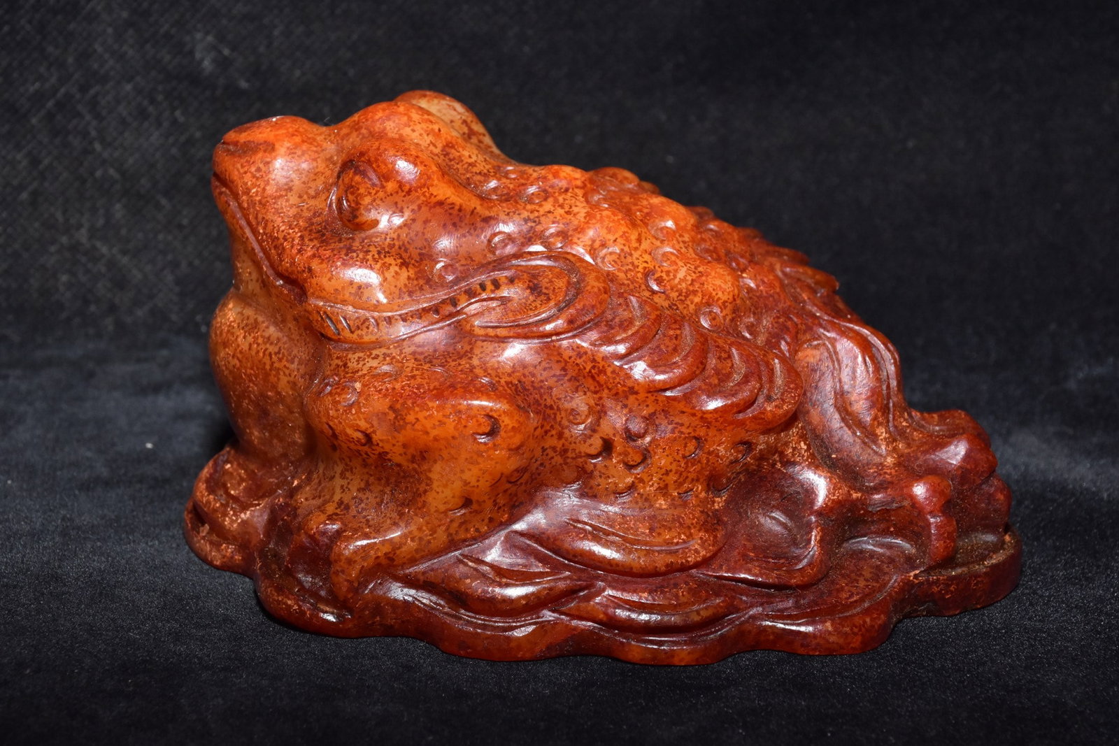 An Exquisite White Jade Golden Toad Ornament: An Exquisite White Jade Golden Toad Ornament Han Dynasty, China Size:5.1inx3.5in Weight:730g白玉金蟾 中国汉代 Size:13cmx9cm Weight:730g