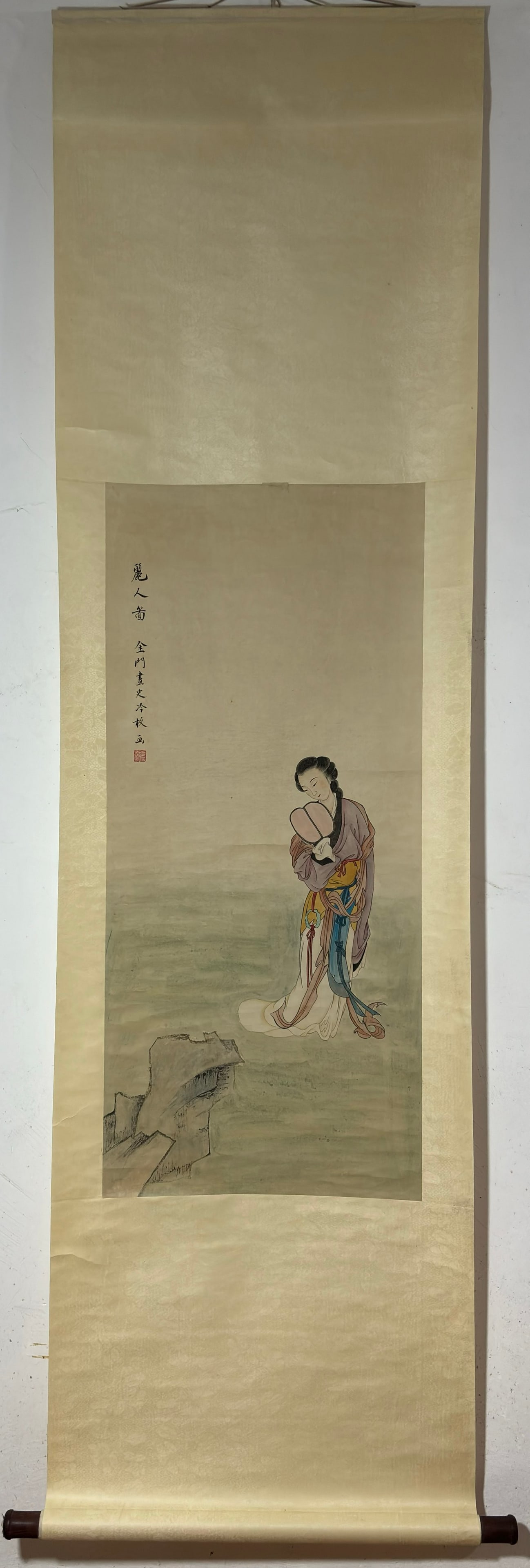 A Chinese Vertical Scroll Ink Painting of Woman on Paper: A Chinese Vertical Scroll Ink Painting of Woman on Paper Leng mei Without frame Size:37.6inx16.9in冷枚仕女图 纸本立轴Without frame Size:95.5cmx43c