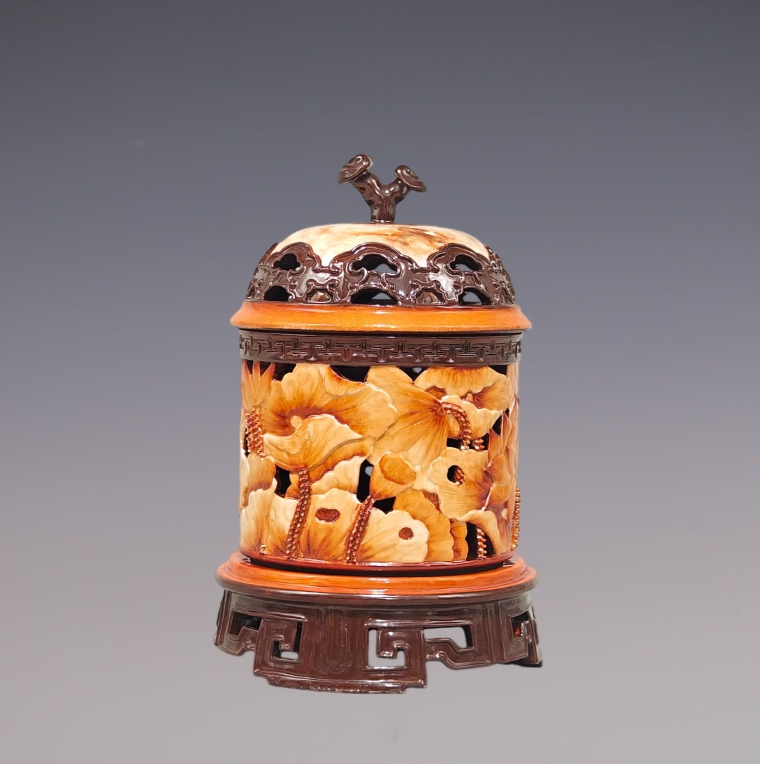 An Exquisite Iron-Red Flower Pattern Censer: An Exquisite Iron-Red Flower Pattern Censer Qing Dynasty, China Qianlong Four-character Mark Size:4.9inx3.1in矾红镂空荷花纹香炉 中国&#