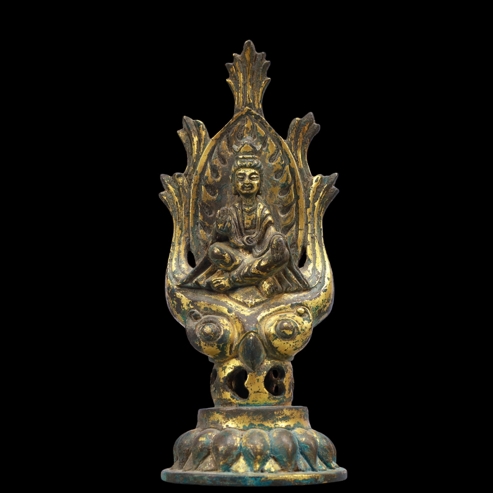 A Exquisite Gilt Bronze Statue of Avalokitesvara: A Exquisite Gilt Bronze Statue of Avalokitesvara Ming Dynasty, China Size:3.3inx8.3in Weight:1000g铜鎏金观音佛像 中国明代