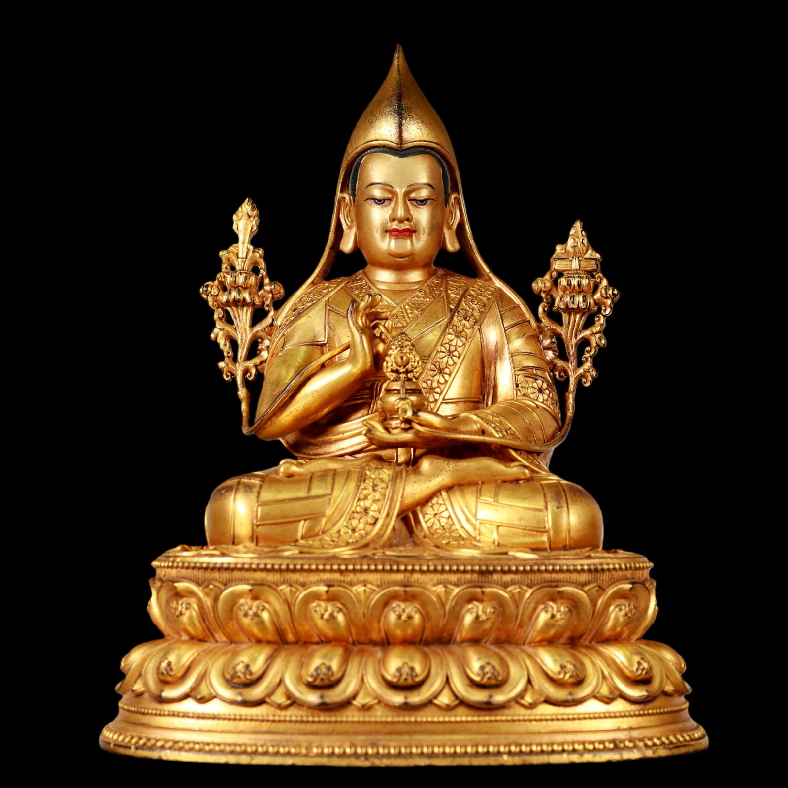 A Exquisite Gilt Bronze Statue of Tsongkhapa Buddha statue: A Exquisite Gilt Bronze Statue of Tsongkhapa Buddha statue Qing Dynasty, China Size:7.3inx4.9inx9.1in Weight:2050g铜鎏金宗喀巴佛像