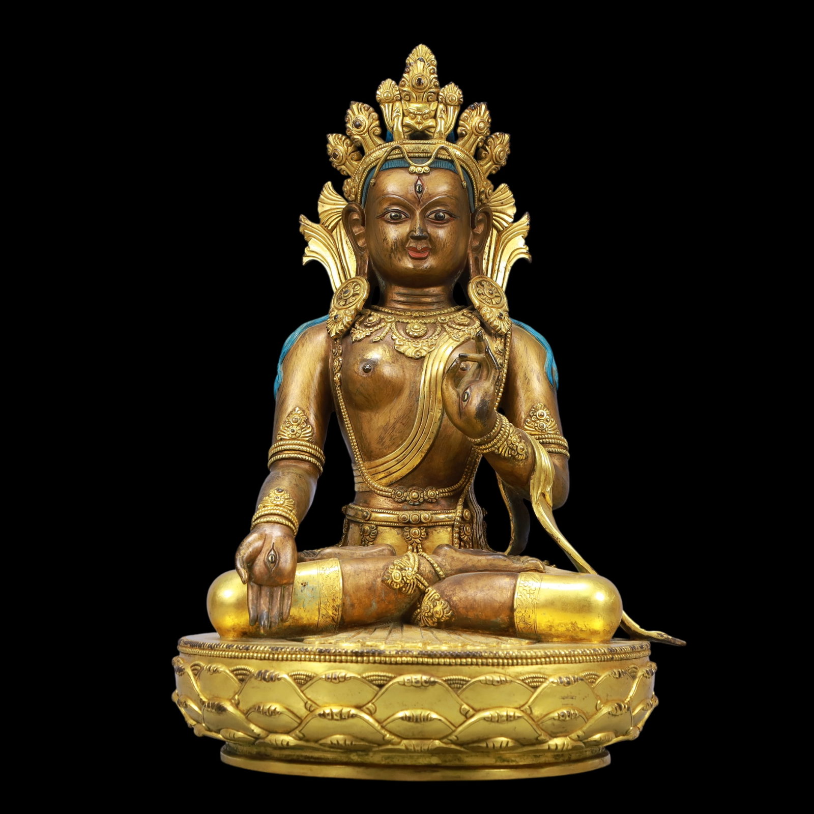 A Exquisite Gilt Bronze Statue of Avalokitesvara: A Exquisite Gilt Bronze Statue of Avalokitesvara Ming Dynasty, China Size:12.6inx11.8inx19.3in Weight:15600g铜鎏金观音 中国明代