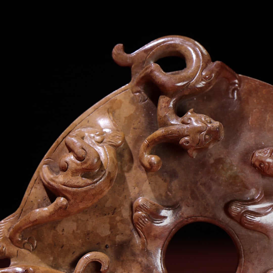 An Exquisite White Jade Chi-Dragon Pattern Ornament - 2