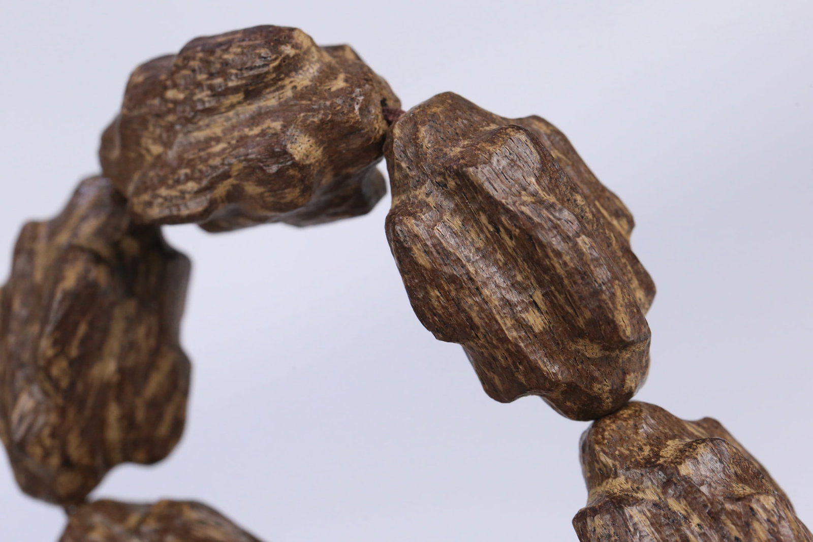 An Exquisite Eaglewood Bracelets - 8