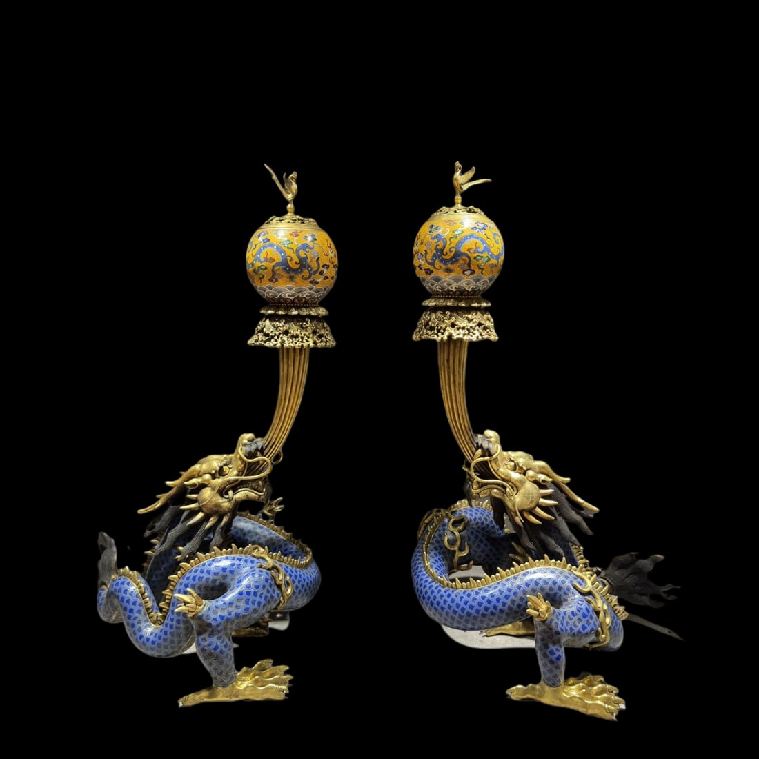 An Exquisite Cloisonne Dragon Pattern Seawater Pattern Dragon-Shaped Censer: An Exquisite Cloisonne Dragon Pattern Seawater Pattern Dragon-Shaped Censer Qing Dynasty, China Qianlong Four-character Mark Size:15inx13.8inx24.8in Weight:24kg景泰蓝龙盘