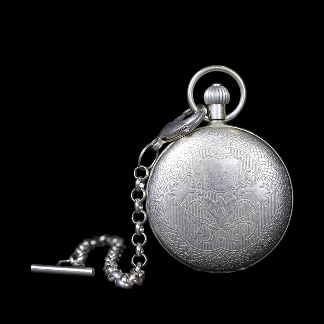 An Exquisite Silver Flower Pattern Pocket watch: An Exquisite Silver Flower Pattern Pocket watch Qing Dynasty, China Size:2in银花卉纹怀表 中国清代 Size:5.0cm