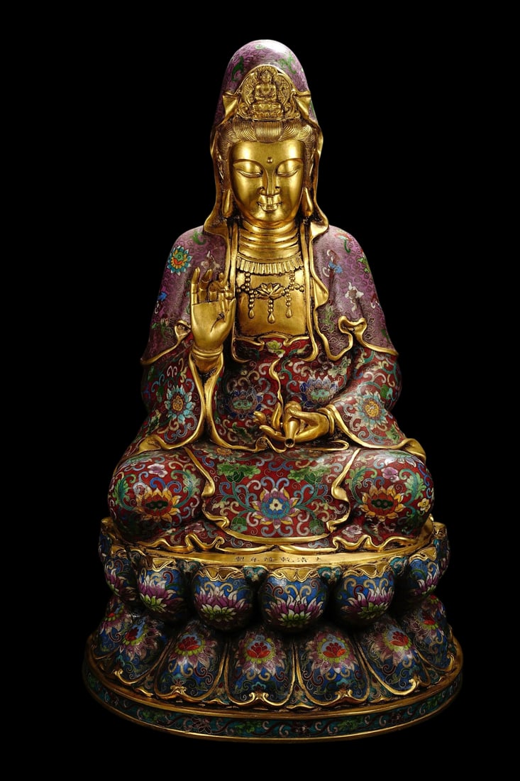 An Exquisite Cloisonne Statue of Avalokitesvara: An Exquisite Cloisonne Statue of Avalokitesvara Qing Dynasty, China Qianlong Six-character Mark Size:19.3inx11.4in Weight:11kg景泰蓝净瓶观音