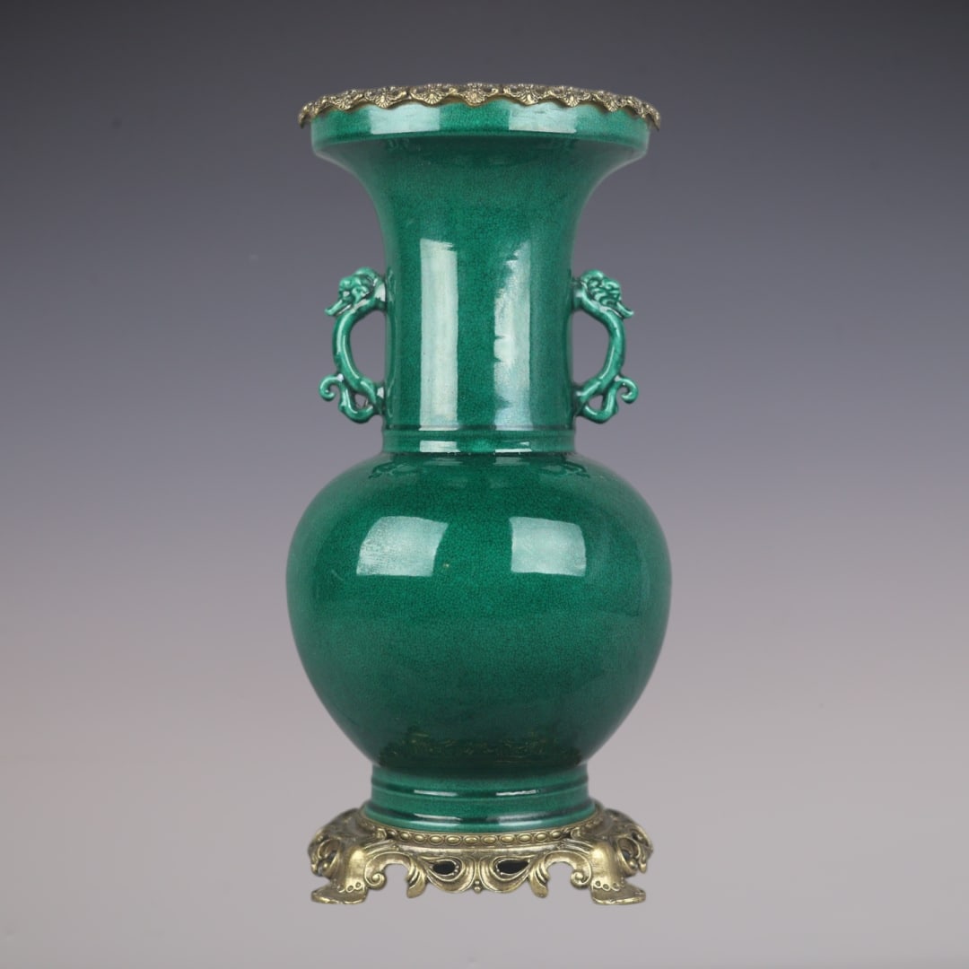 An Exquisite Green Glazed Inlaid Bronze Double-Ears Vase: An Exquisite Green Glazed Inlaid Bronze Double-Ears Vase Qing Dynasty, China Kangxi Six-character Mark Size:16.5inx7.9in裂纹绿釉镶铜底双龙耳
