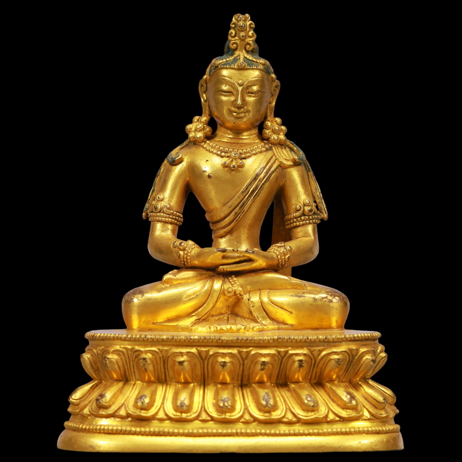An Exquisite Gilt Bronze Statue of Avalokitesvara: An Exquisite Gilt Bronze Statue of Avalokitesvara Ming Dynasty, China Size:4.1inx2.8inx5.5in Weight:950g铜鎏金观音佛像 中国明代