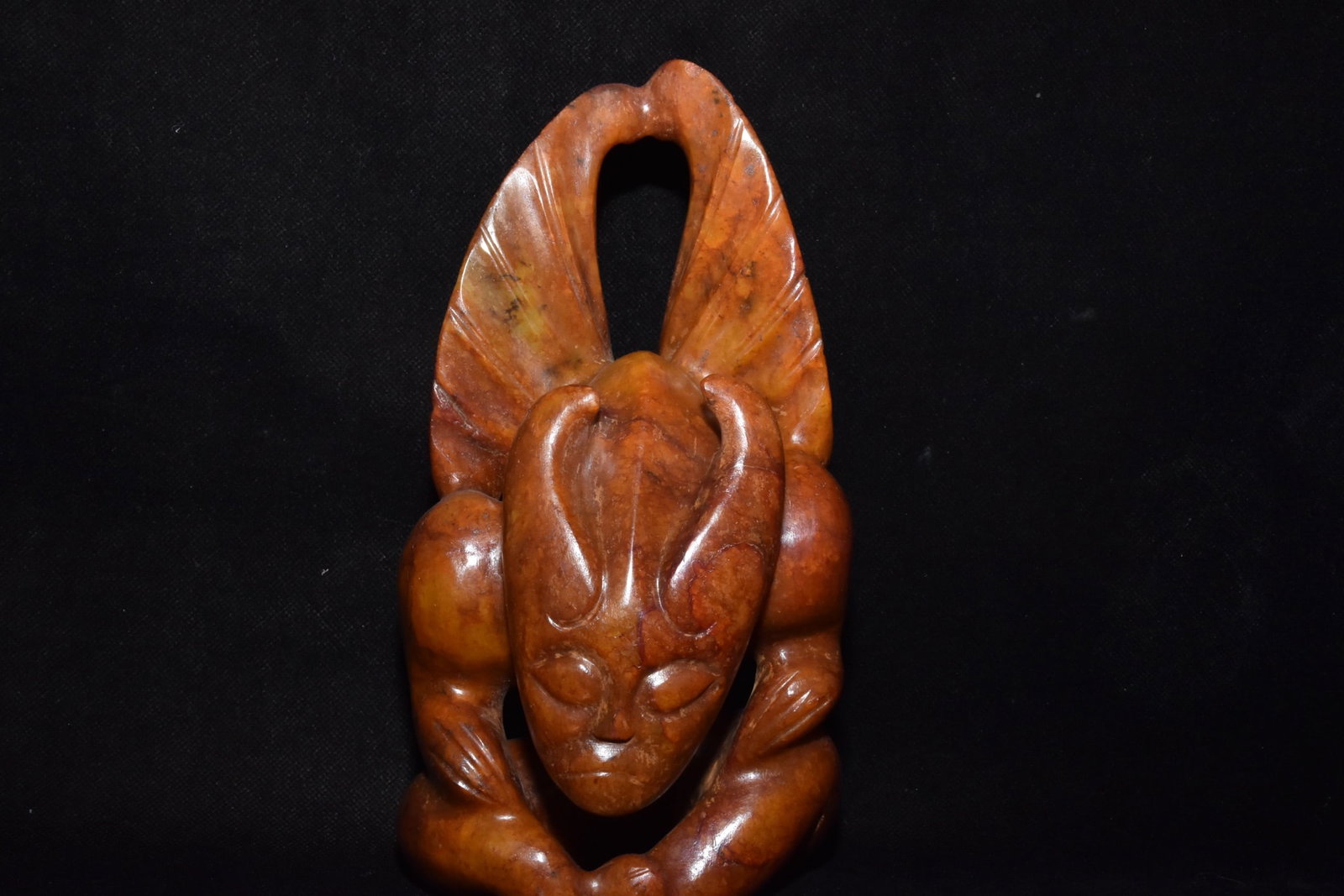An Exquisite Hemo Jade Figure Ornament: An Exquisite Hemo Jade Figure Ornament Hong Shan Culture Size:8.5inx4.7in Weight:2.24kg河磨玉太阳神 红山文化 Size:21.5cmx12cm Weight:2.24kg