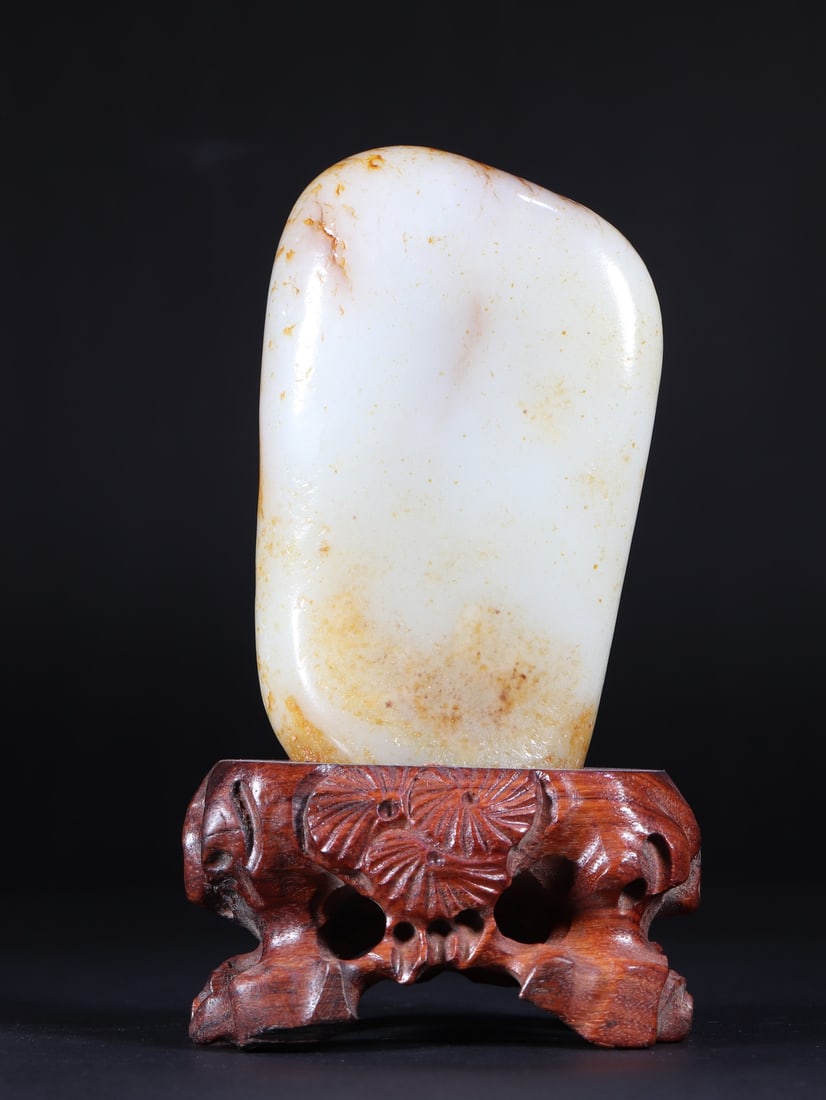 An Exquisite White Jade Ornament: An Exquisite White Jade Ornament Qing Dynasty, China Size:3.3inx1.5inx5.7in Weight:944g白玉摆件 中国清代 Size:8.3cmx3.8cmx14.4cm Weight:944g