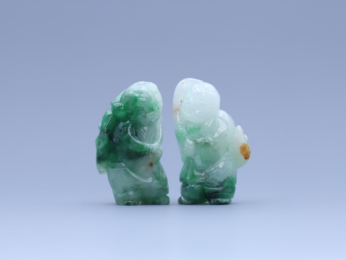 An Exquisite Jadeite Figure Hand Piece: An Exquisite Jadeite Figure Hand Piece Qing Dynasty, China Size:1.8inx1inx0.5in Size:1.8inx1inx0.5in Weight:53.4g翡翠“童子持灵芝”把件