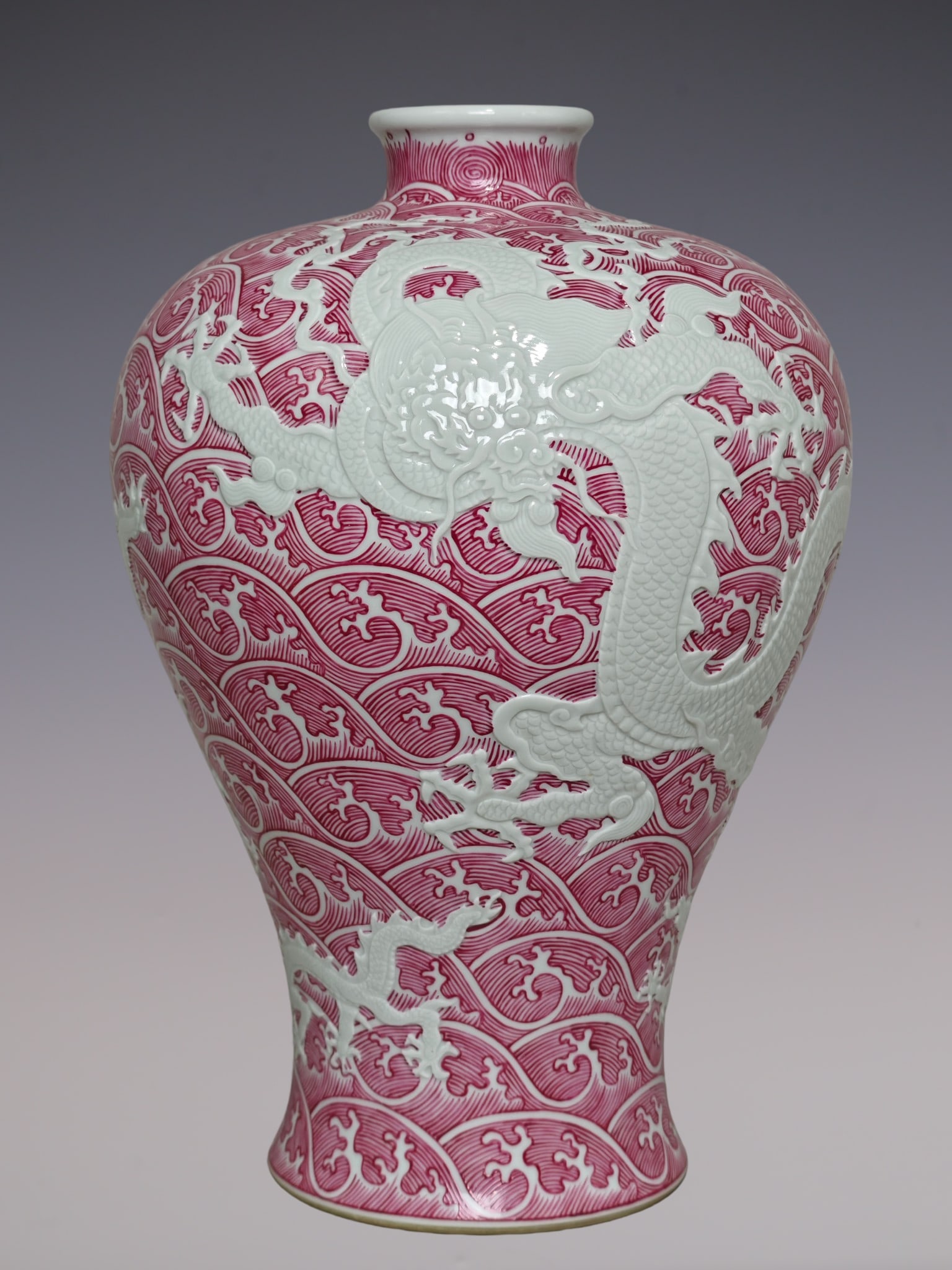An Exquisite Enamel Ruby Red-Glazed Seawater Pattern Dragon Pattern Vase (1 of 7)