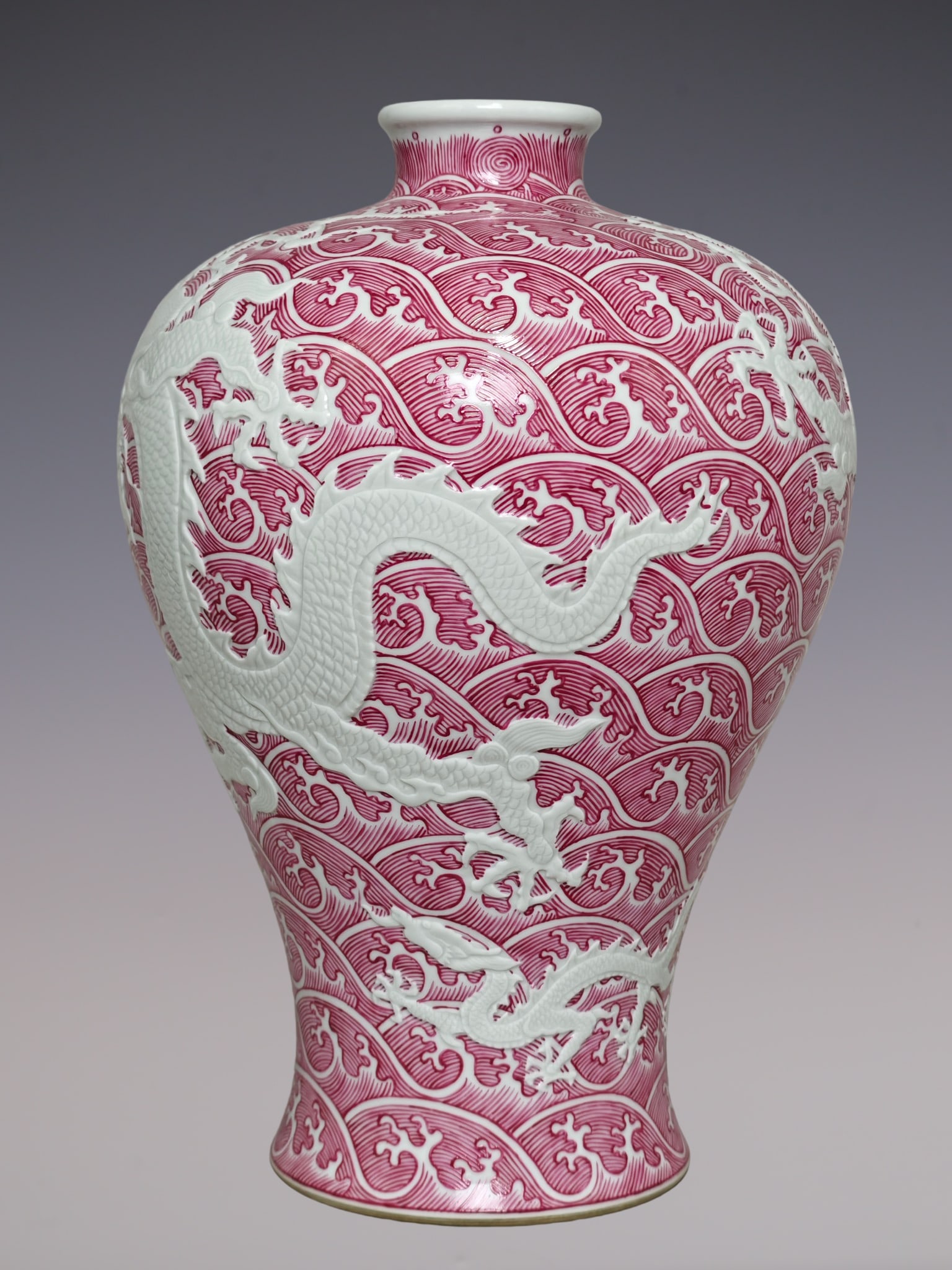 An Exquisite Enamel Ruby Red-Glazed Seawater Pattern Dragon Pattern Vase - 2
