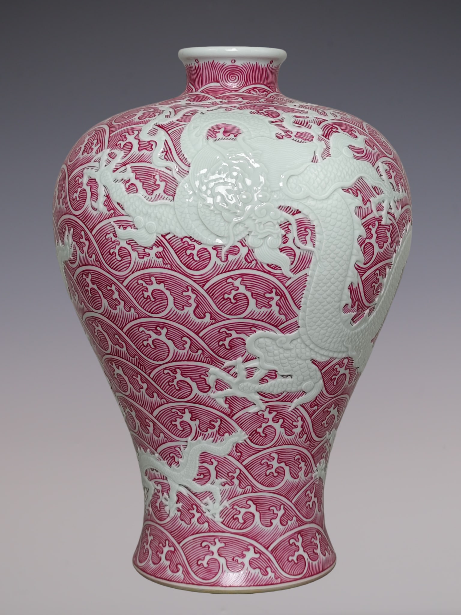 An Exquisite Enamel Ruby Red-Glazed Seawater Pattern Dragon Pattern Vase - 3