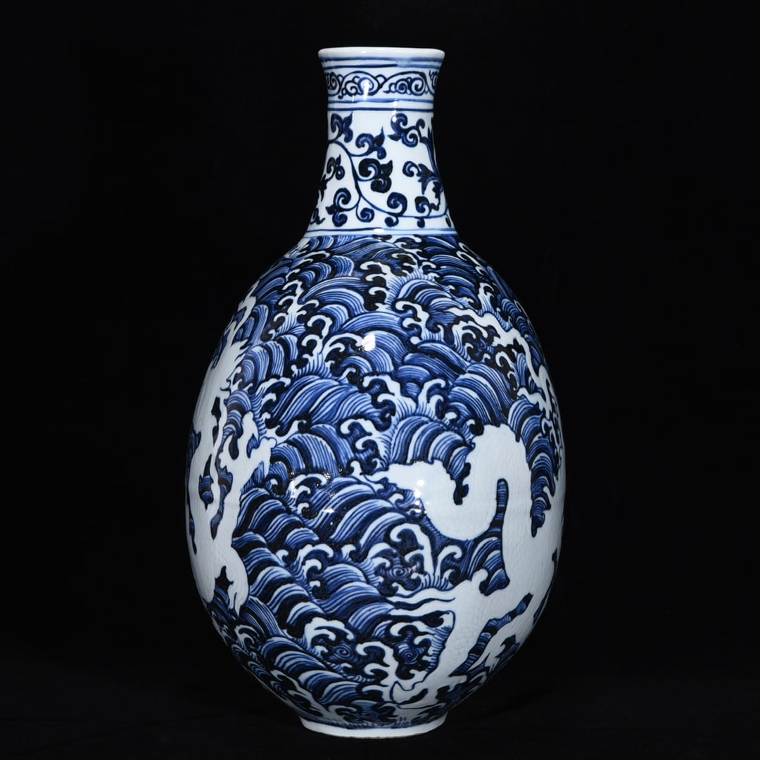 An Exquisite Blue and White Dragon Pattern Lotus Pattern Vase - 2