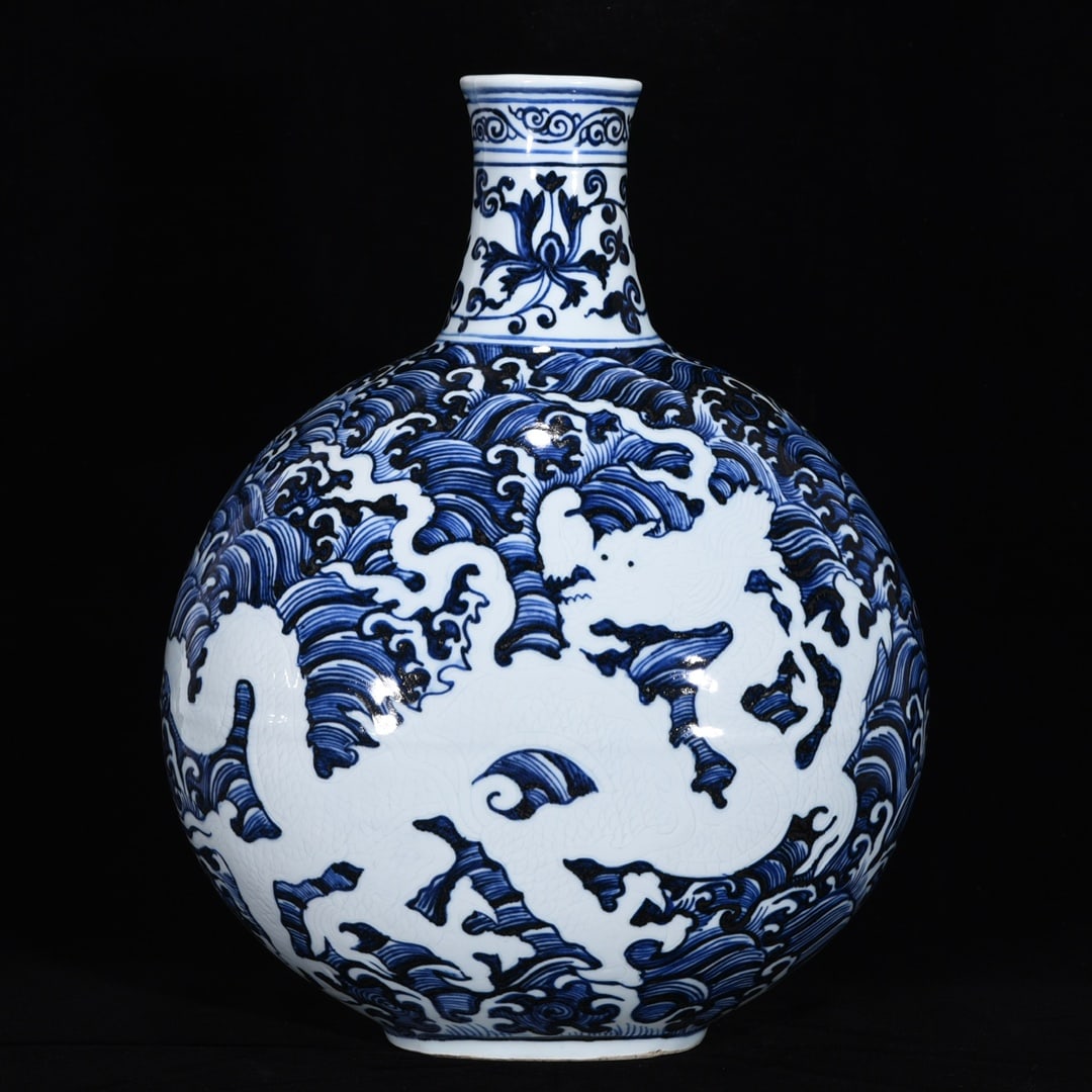 An Exquisite Blue and White Dragon Pattern Lotus Pattern Vase - 3