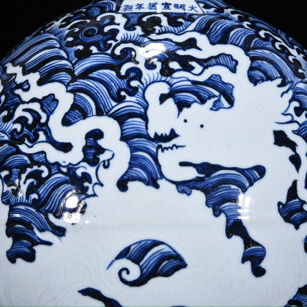 An Exquisite Blue and White Dragon Pattern Lotus Pattern Vase - 6