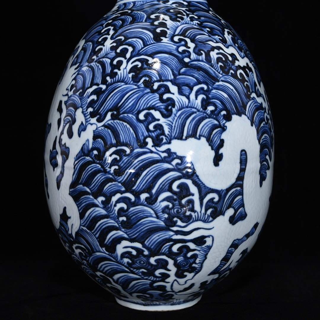An Exquisite Blue and White Dragon Pattern Lotus Pattern Vase - 7