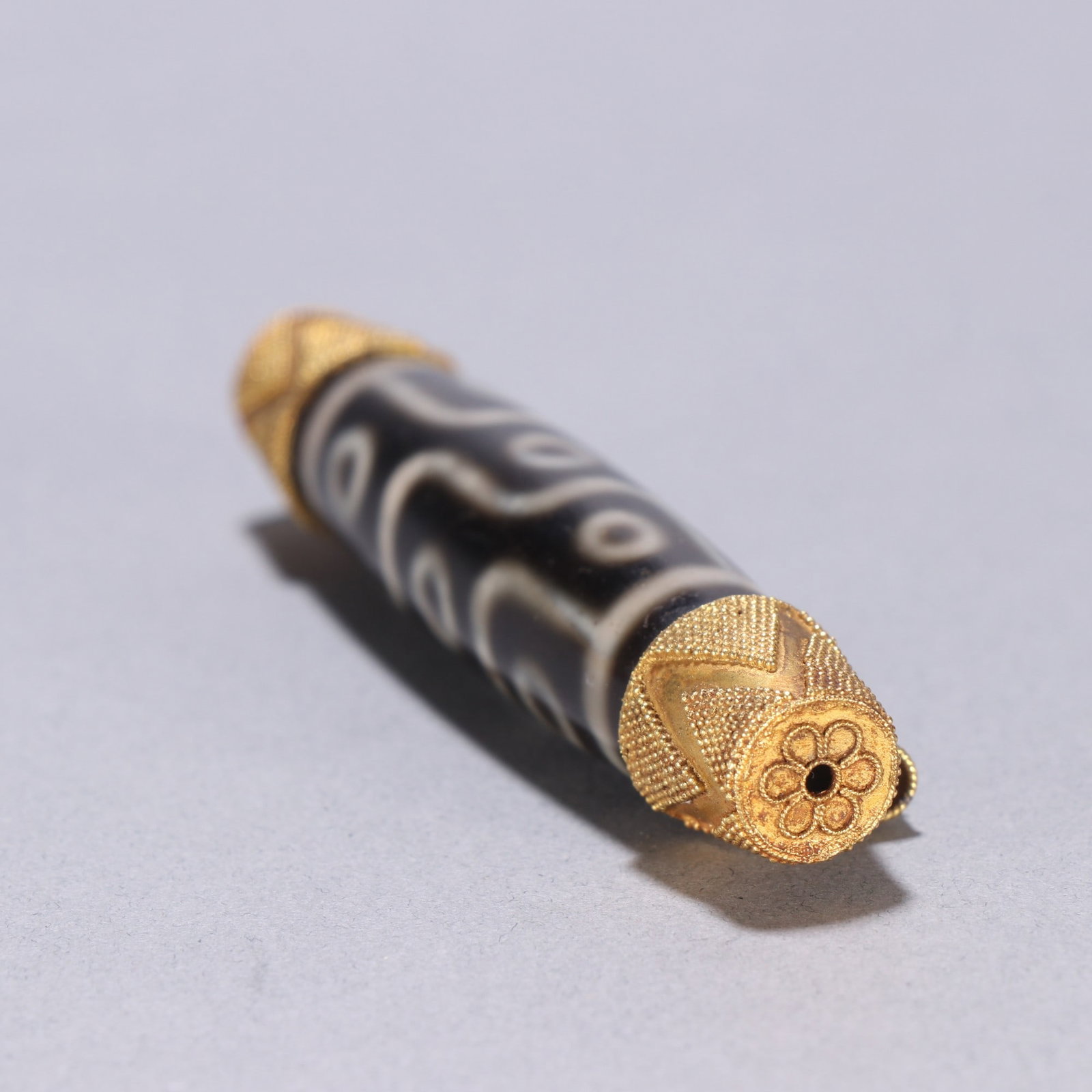 An Exquisite Dzi Bead Ornament - 7