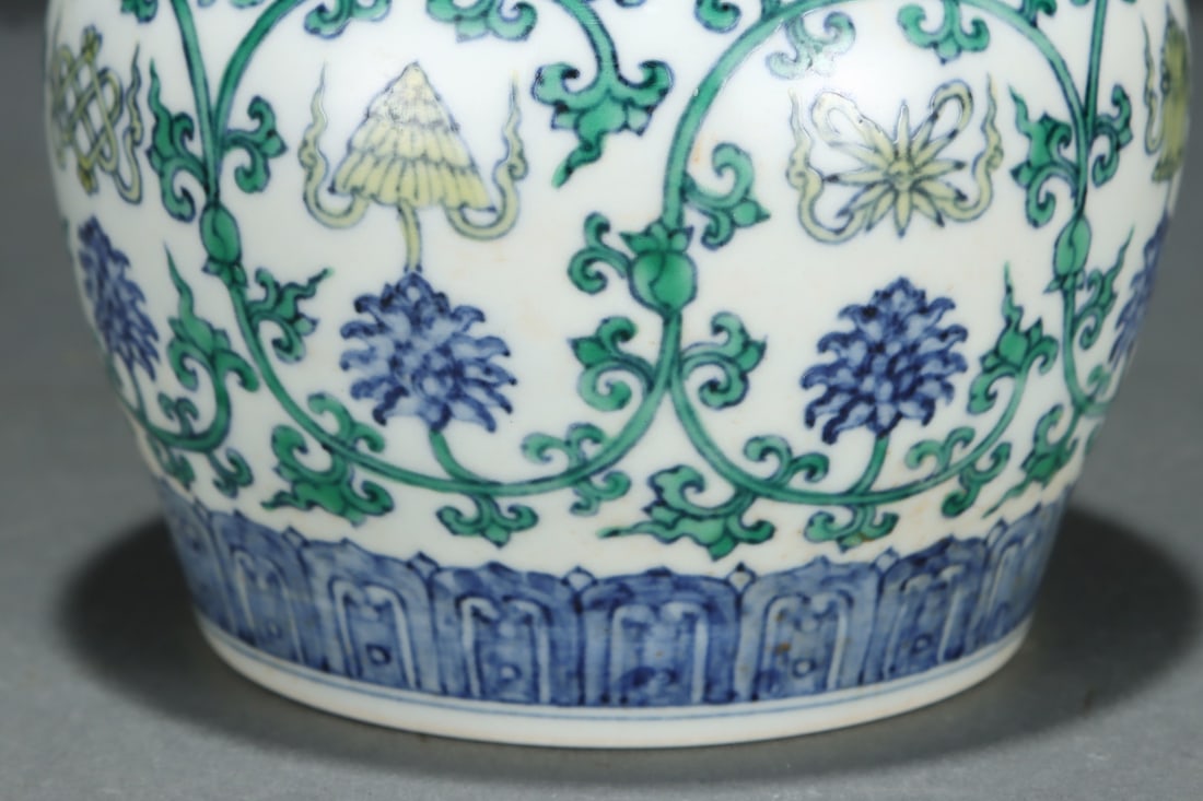 An Exquisite Doucai Lotus Pattern Jar - 6