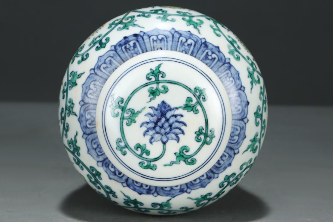 An Exquisite Doucai Lotus Pattern Jar - 7