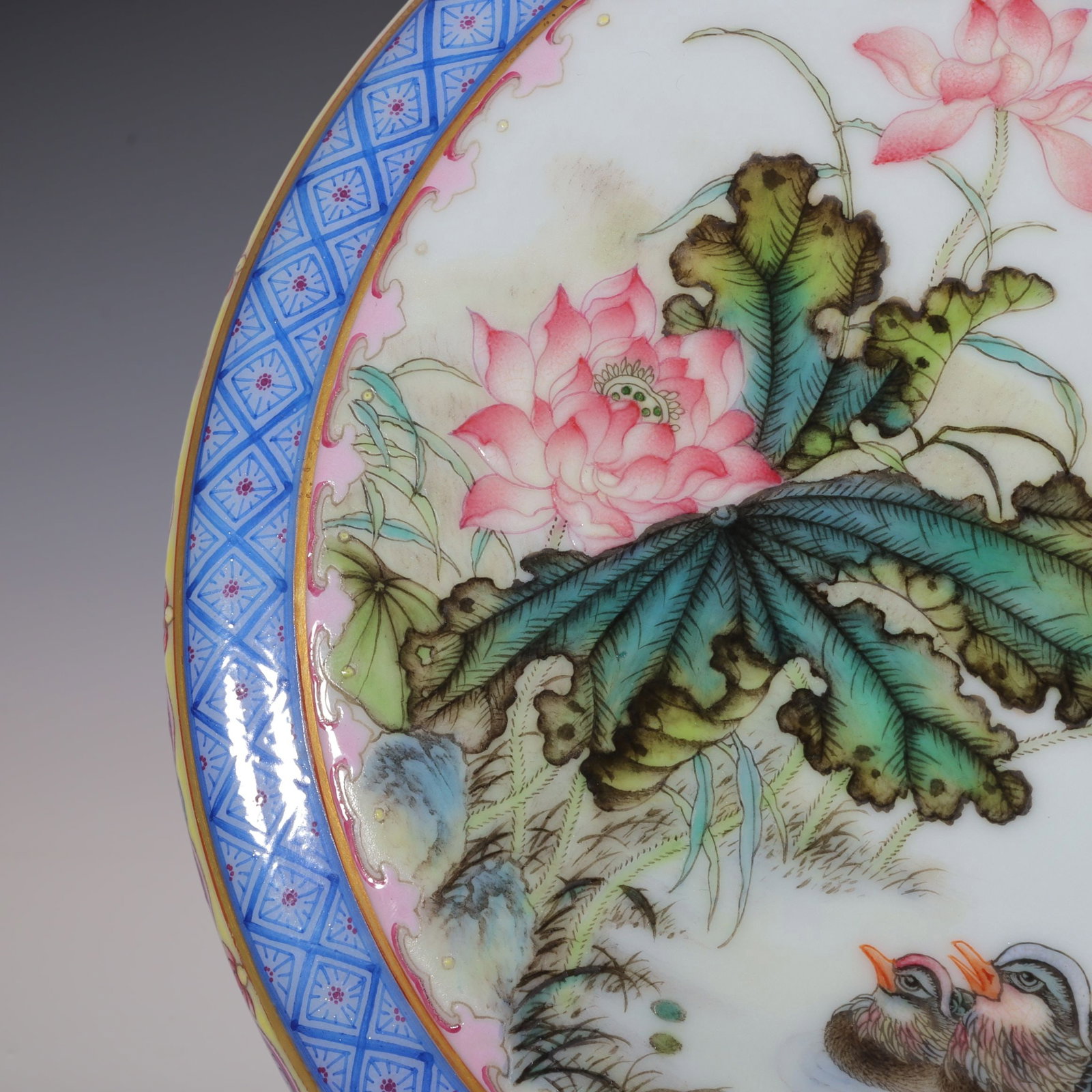 An Exquisite Enamel Lotus Pattern Flower and Bird Pattern Box - 7