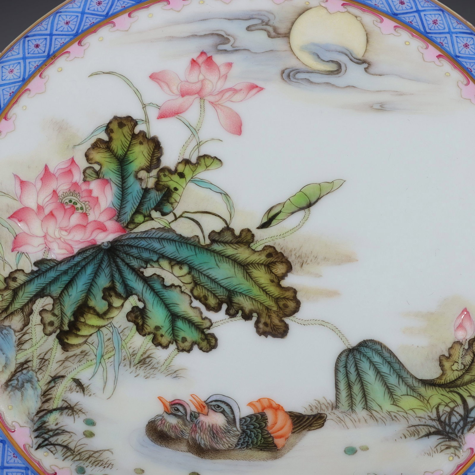 An Exquisite Enamel Lotus Pattern Flower and Bird Pattern Box - 8