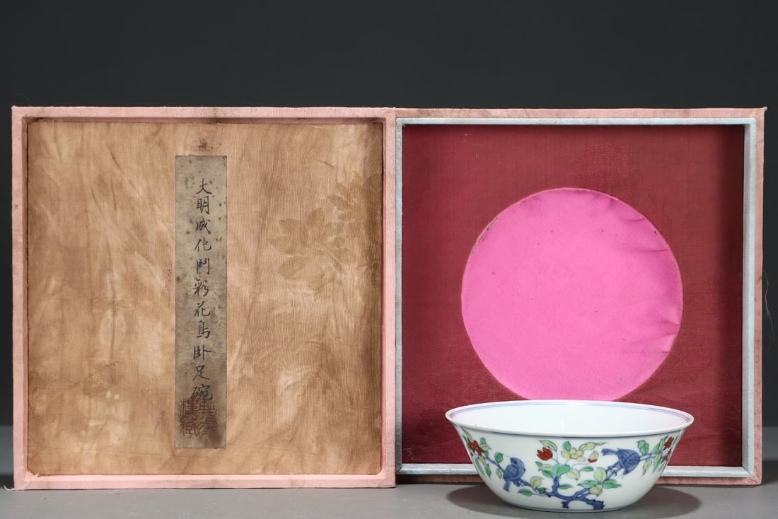 An Exquisite Doucai Flower and Bird Pattern Bowl: An Exquisite Doucai Flower and Bird Pattern Bowl Ming Dynasty, China Chenghua Six-character Mark Size:2inx5.5in斗彩花鸟卧足碗