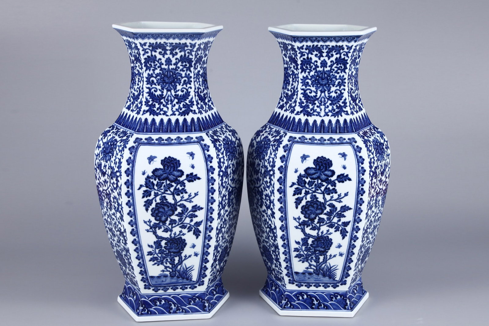 An Exquisite Blue and White Flower Pattern Lotus Pattern Seawater Pattern Vase: An Exquisite Blue and White Flower Pattern Lotus Pattern Seawater Pattern Vase Qing Dynasty, China Qianlong Six-character Mark Size:20.1inx10.2in缠枝莲开窗花卉
