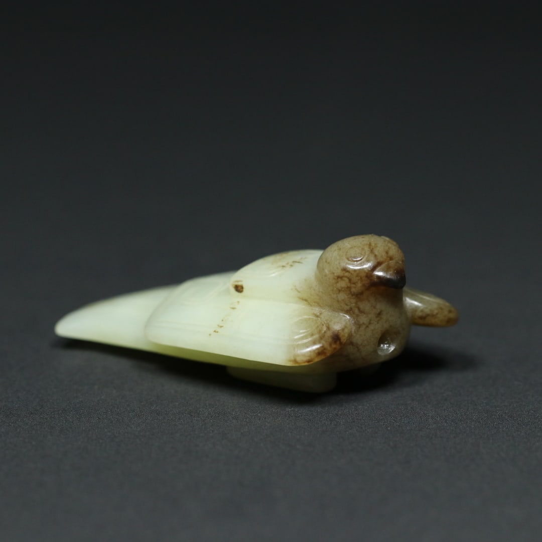 An Exquisite White Jade Bird Pendant: An Exquisite White Jade Bird Pendant W.Zhou , China Size:2.8inx1.7inx1.1in Weight:77.6g白玉玉鸟挂件 西周时期 Size:7cmx4.2cmx2.7cm Weight:77.