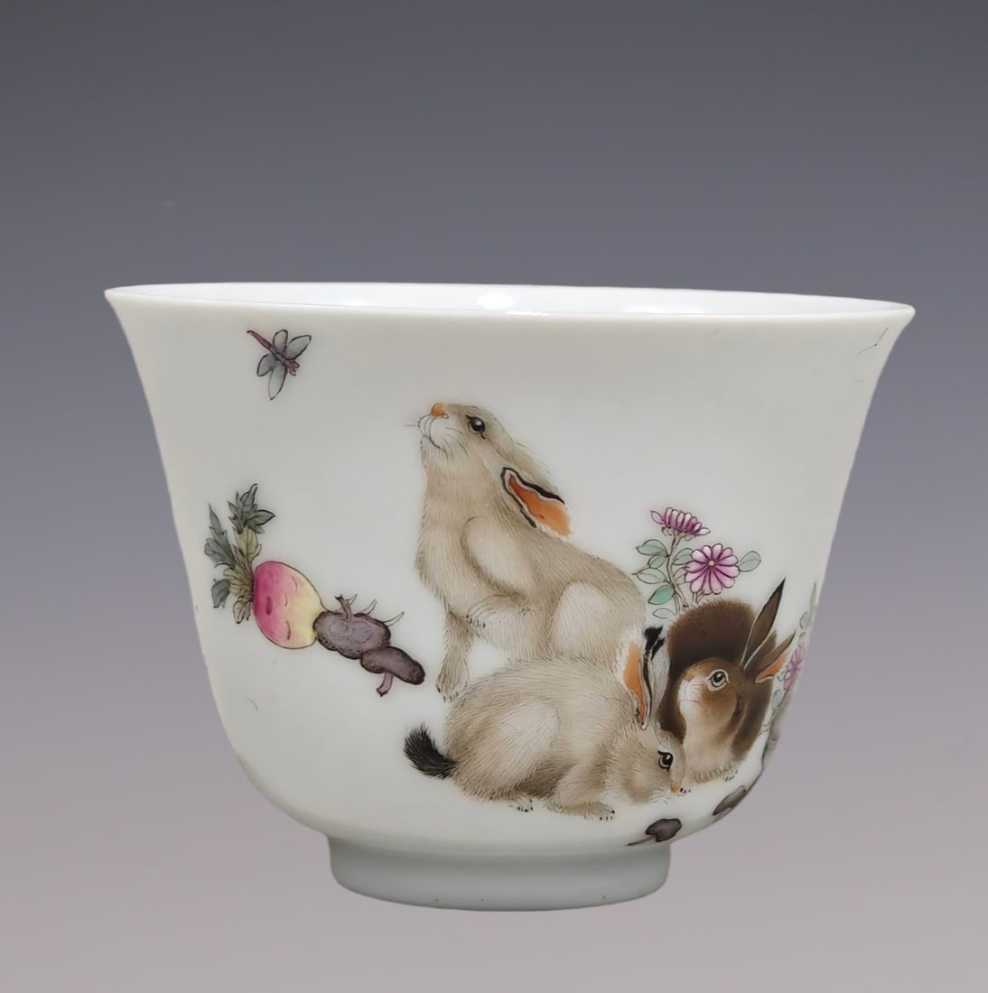 An Exquisite Enamel Rabbit Pattern with poem Cup: An Exquisite Enamel Rabbit Pattern with poem Cup Qing Dynasty, China Yongzheng Four-character Mark Size:2inx2.6in珐琅彩御题诗文玉兔铃铛