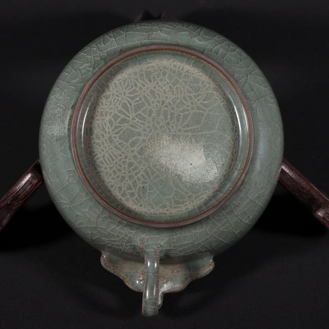 An Exquisite Guan yao Cup - 9