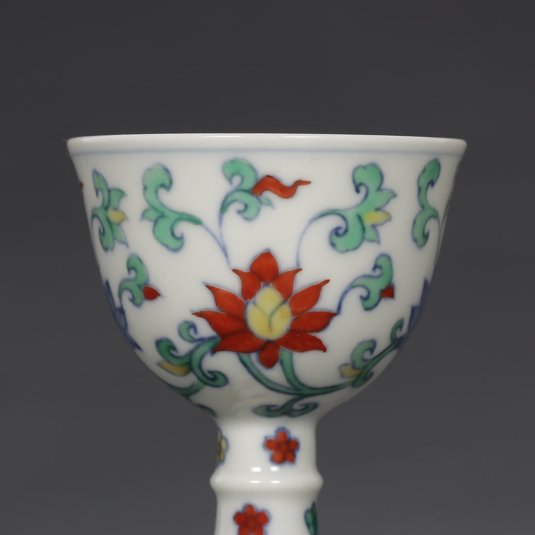 A Pair of Exquisite Doucai Lotus Pattern Cup - 3