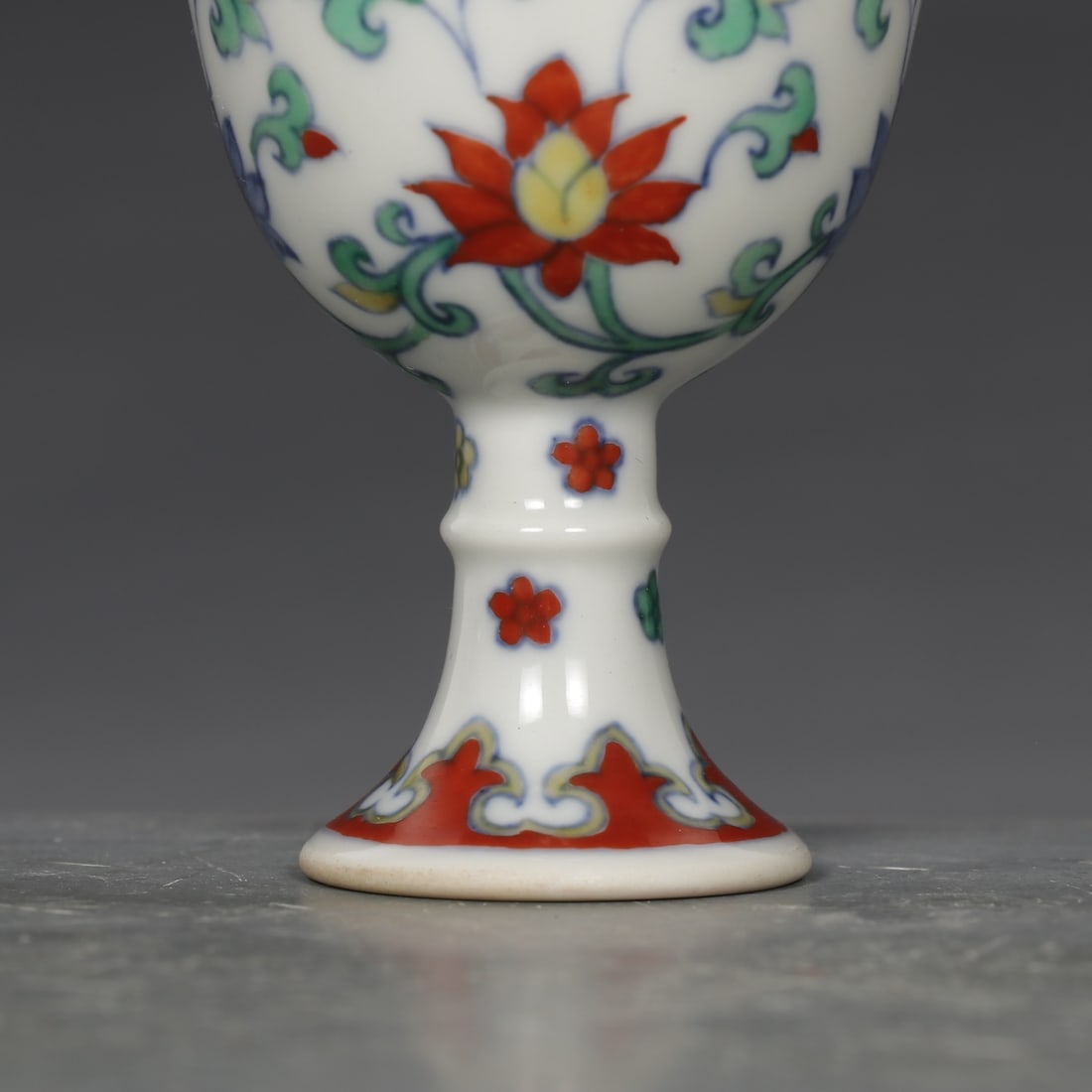 A Pair of Exquisite Doucai Lotus Pattern Cup - 4