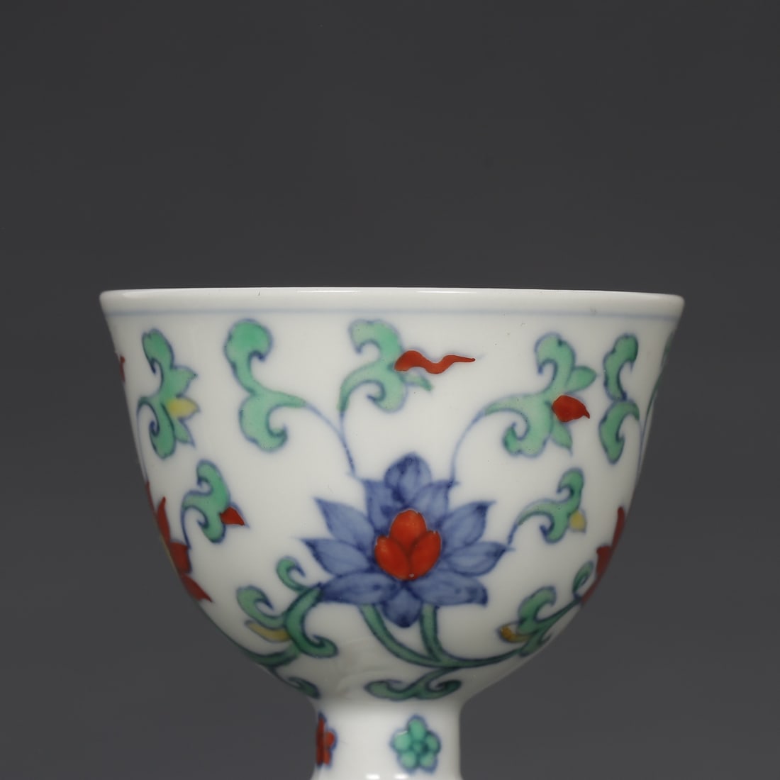 A Pair of Exquisite Doucai Lotus Pattern Cup - 6