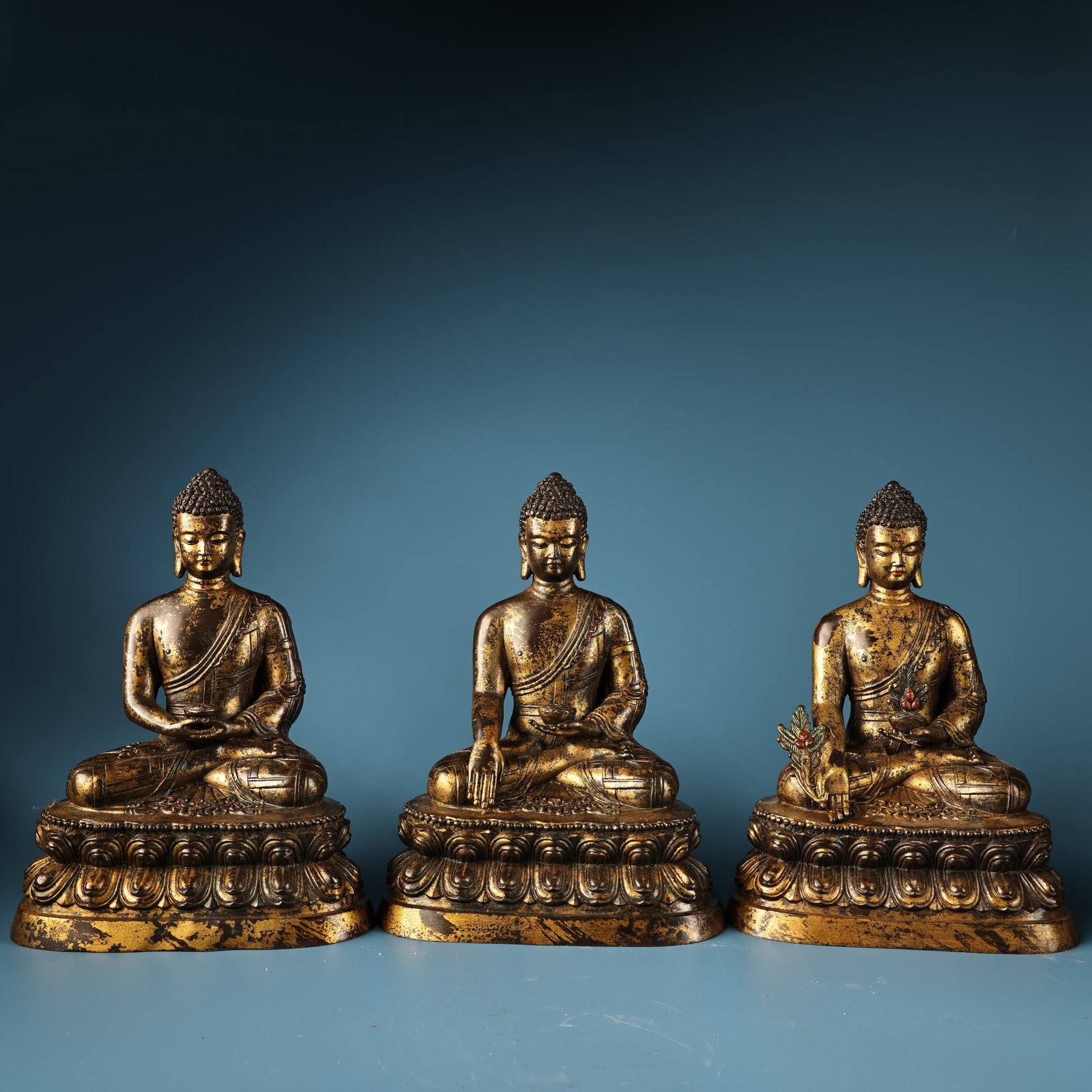 A Set of Fine Gilt Bronze Buddha Statue: A Set of Fine Gilt Bronze Buddha Statue Qing Dynasty, China Size:10.6inx7.1in Weight:2700g铜泥金三宝佛一套 中国清代