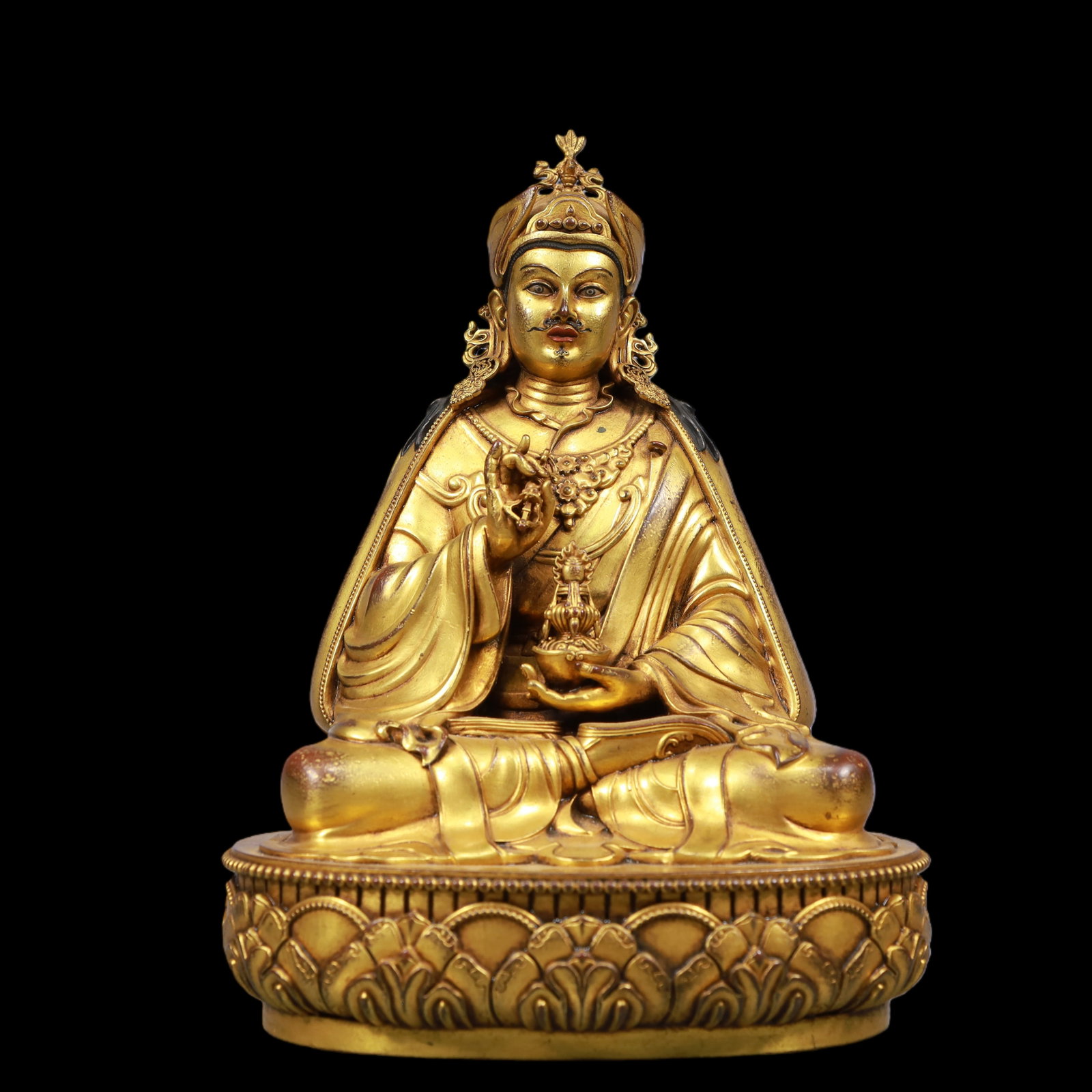 An Exquisite Gilt Bronze Statue of Guru: An Exquisite Gilt Bronze Statue of Guru Qing Dynasty, China Kangxi Six-character Mark Size:7.1inx5.1inx9.6in Weight:3250g铜鎏金上师佛像