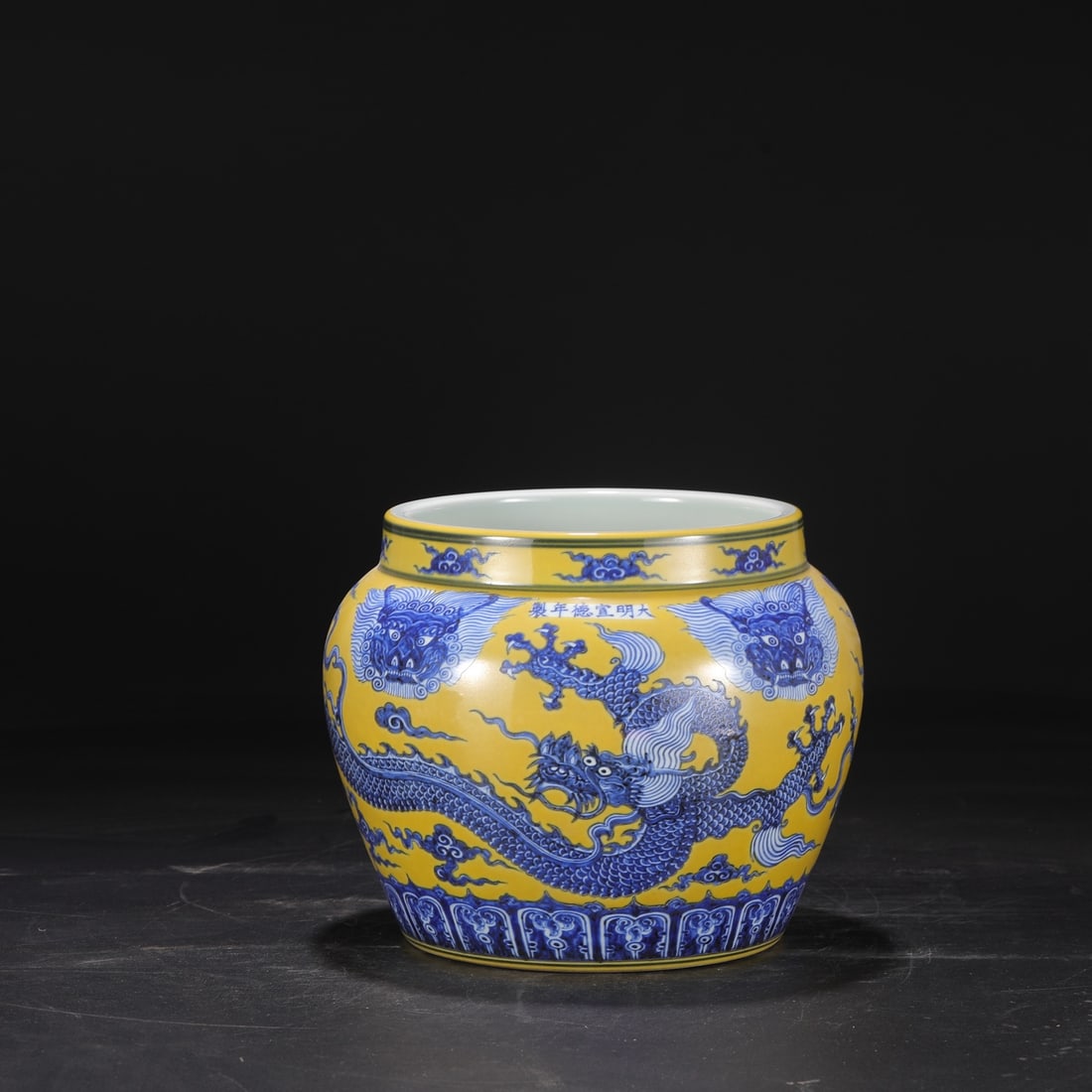 An Exquisite Blue and White Beast-Face Pattern Dragon Pattern Vat - 2