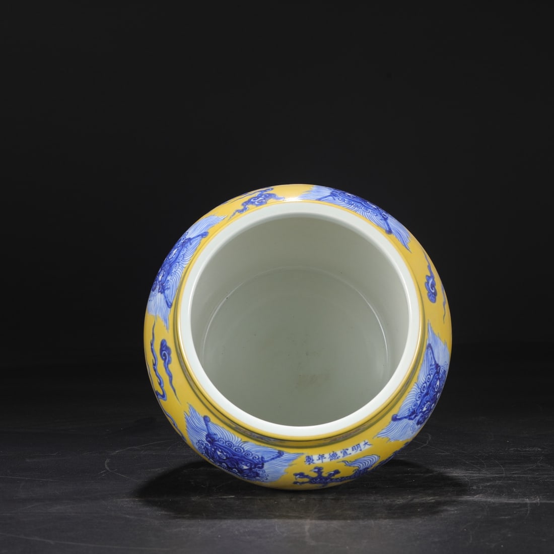 An Exquisite Blue and White Beast-Face Pattern Dragon Pattern Vat - 3