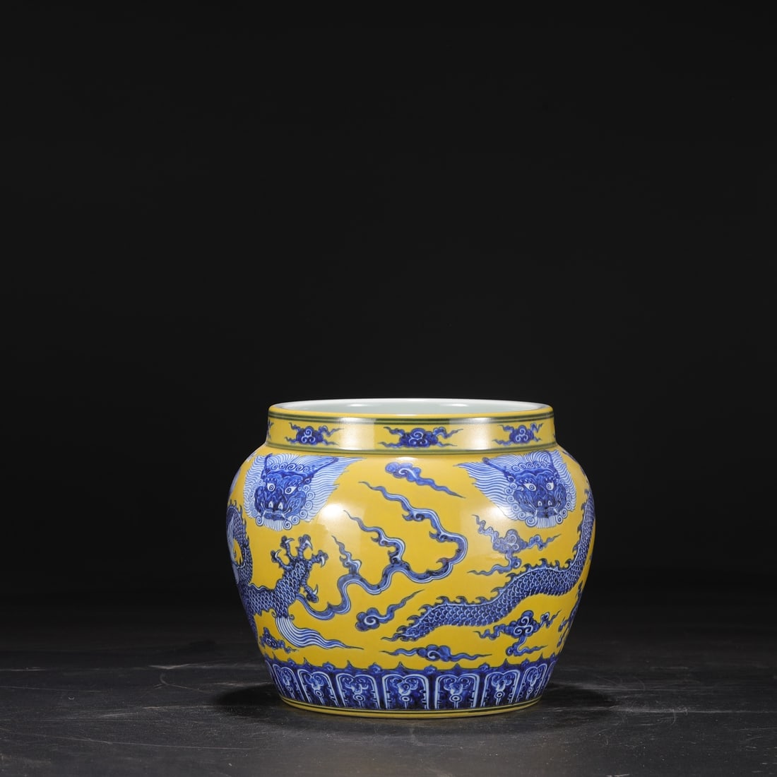An Exquisite Blue and White Beast-Face Pattern Dragon Pattern Vat - 5